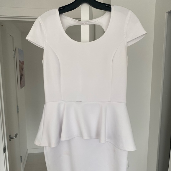 White dress - Picture 2 of 3